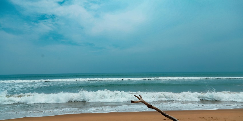 A serene view of Besant Nagar Beach, a tourist destination near Mylapore Temple.