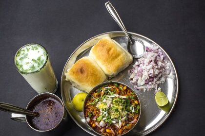 Misal Pav is one of the best foods in Mahabaleshwar that you savour while on a holiday here