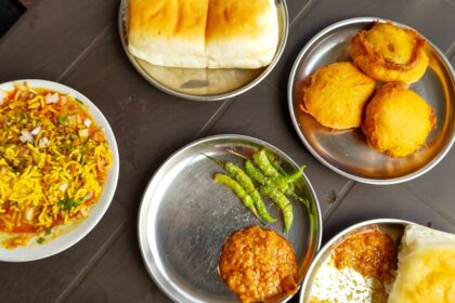 Snapshot of the mouth-watering best food in Shirdi which is available near the Temple