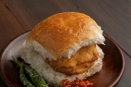 A picture of a plate of vada pav, the best food in Solapur