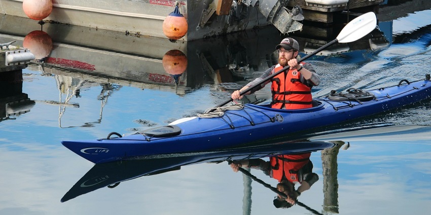 The best time for kayaking in Kolad is during the winter stretch of the year