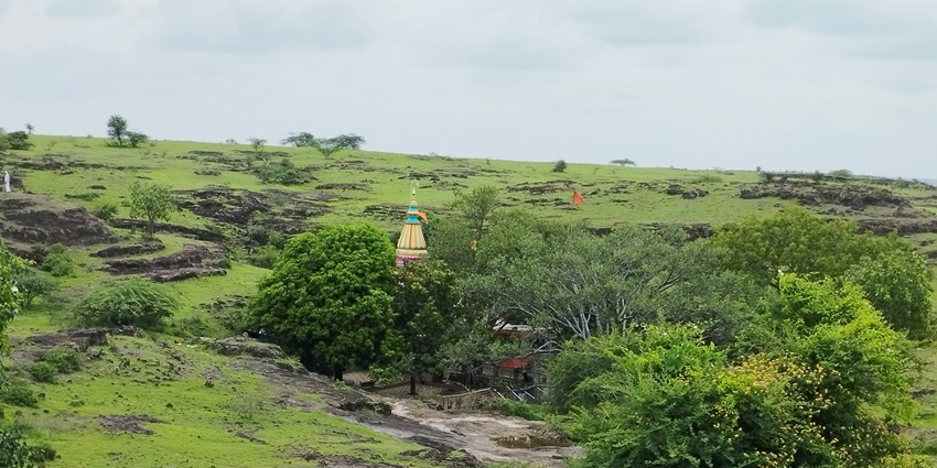 The ideal time for visiting Lahugad Fort Maharashtra is from October to March.