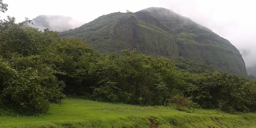 The best time to visit Tailbaila Maharashtra is from June to September during monsoon.