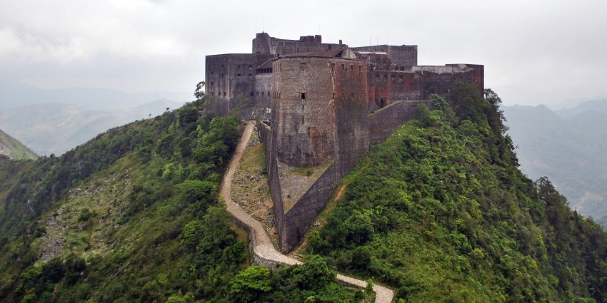 The best time to visit Asava Fort Maharashtra is from October to February