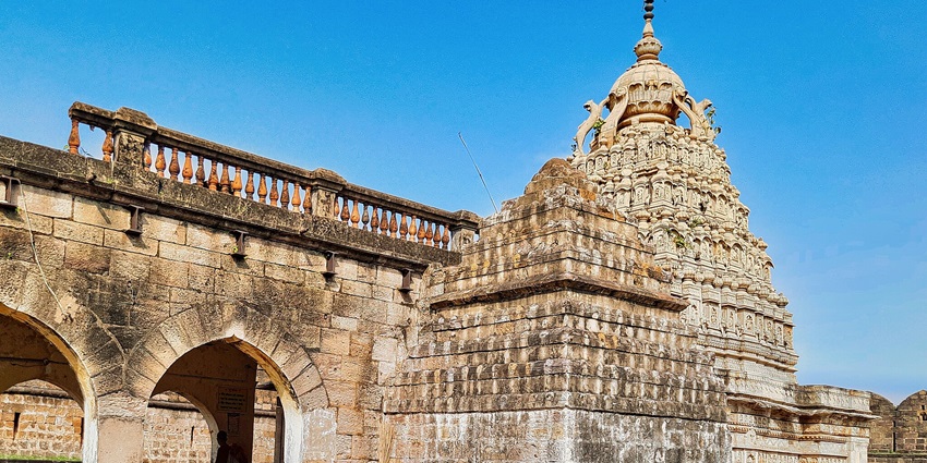 The best time to visit Chandrapur Fort Maharashtra is between October and March.