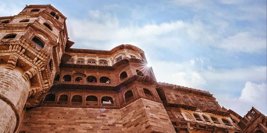The best time to visit Machindragad Fort Maharashtra is from October to February.