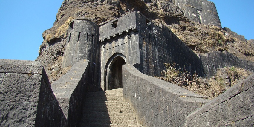 The ideal time to visit Sankshi Fort Maharashtra is June to September