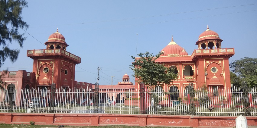 Darbhanga Fort being the perfect place for sightseeing.