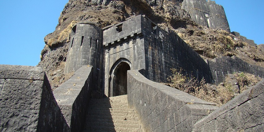 The best time to visit Aundha Fort Maharashtra is between November and February