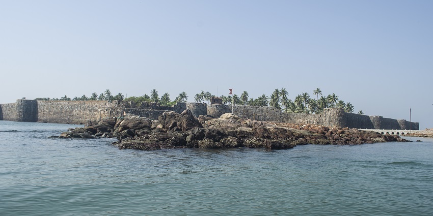 Underwater rocks can make the way to Sindhudurg Fort difficult and inaccessible