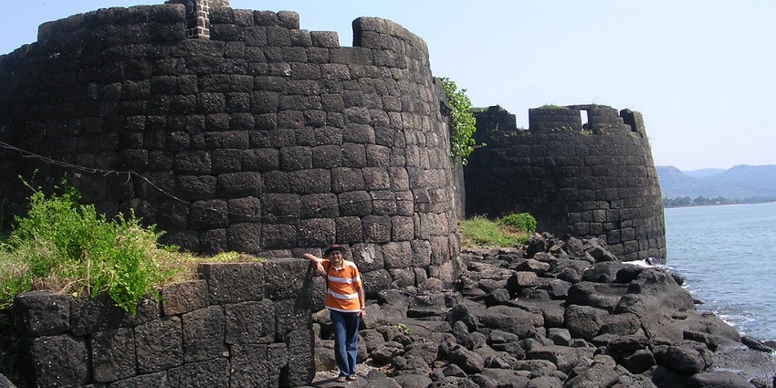 A scenic view of Kolaba Fort’s North, blending ancient architecture entrance.