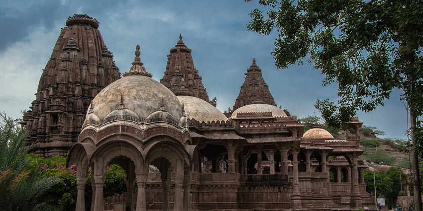 Visit Jodhpur forts from October to March for pleasant weather and vibrant festivals.