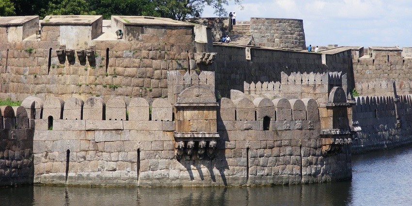 The best time to visit Alamparai Fort Tamil Nadu offers a unique experience to visitors.