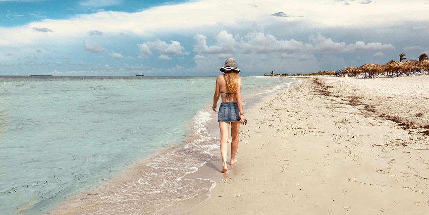 An image of a sunny day at Pandawa Beach, representing the ideal visiting season.
