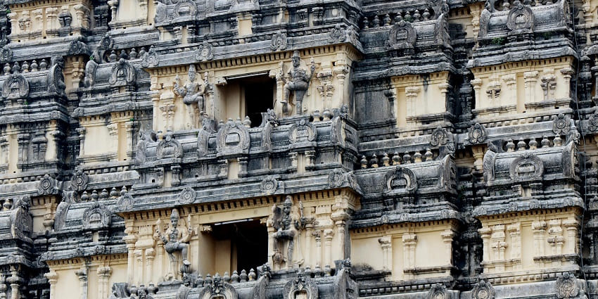 Visit the Ekambaranathar Temple in Kanchipuram between November and February