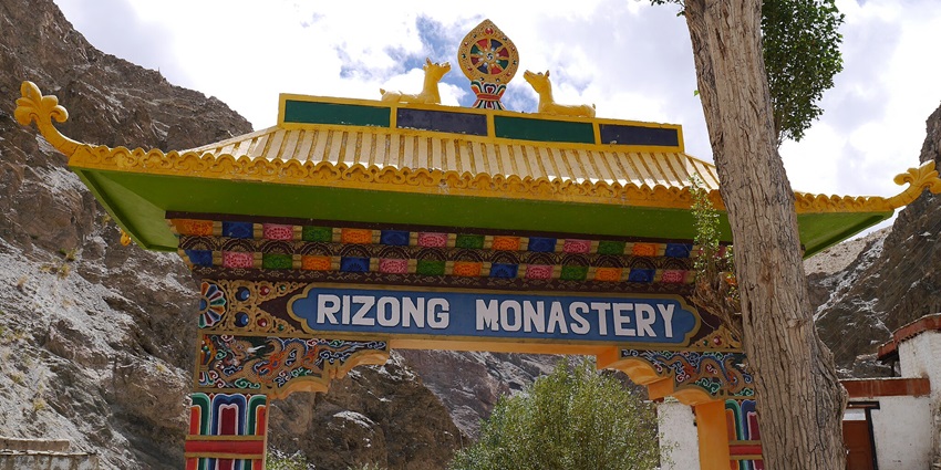 The best time to come to this monastery is between June to September as the weather is pleasant