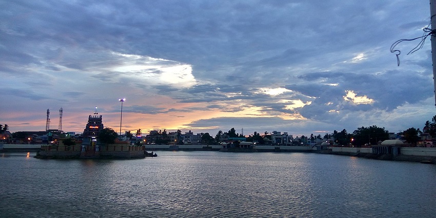 Getting a glimpse of sunset at Thiruvarur Temple in Tamil Nadu during the winter season.