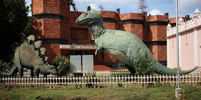 The best time to visit Dinosaur Museum Chennai, Tamil Nadu is from October to March.