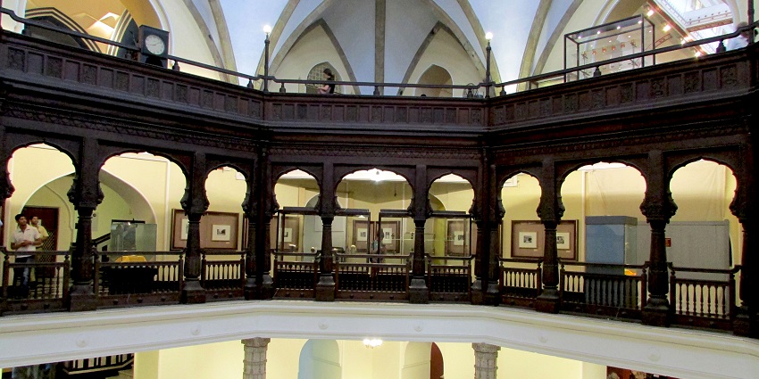 Architecture in the Mumbai City Museum.