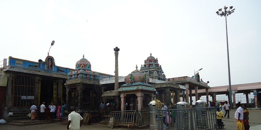 Panoramic view of the Palani Hill Temple, showcasing its architecture and surroundings
