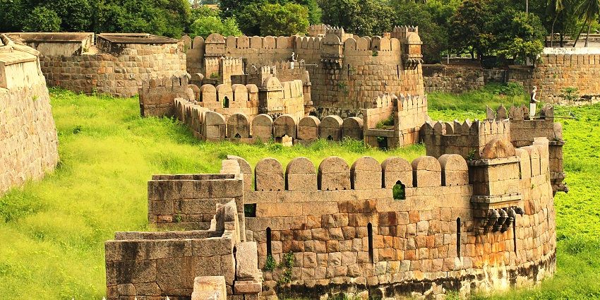 The best time to visit Mahimandalam Fort Tamil Nadu is from November to February.