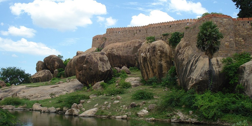 Visit the Arcot Fort Tamil Nadu with pleasant weather, between November and February.