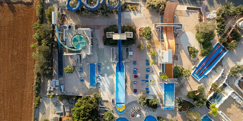 The appropriate time to visit Tikuji Ni Wadi Water Park is between October and March.