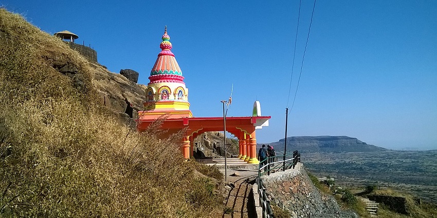 Snapshot of the edge and the temple site in the Patta fort