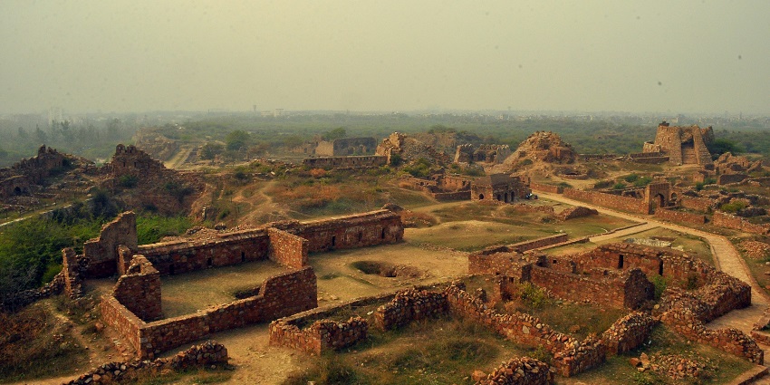 The best time to visit this fort is the winter stretch of the year as the weather is very pleasant