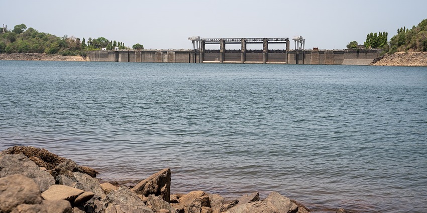 Image of Bhadra dam on a bright day - places to visit near Shimoga