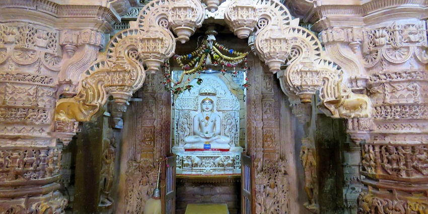 Bhadravati Jain Temple has exquisite architecture and spiritual serenity to visitors.