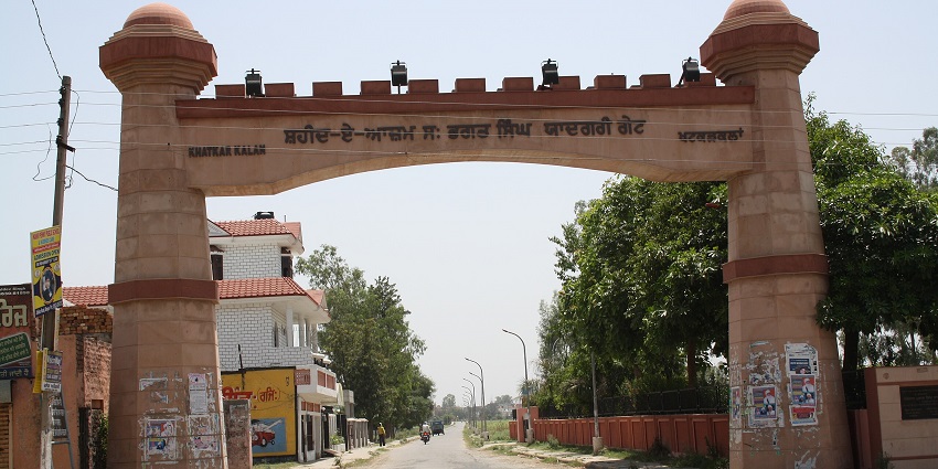 A picture of a tall gate near the Khatkar Kalan village showcasing the entry into the town