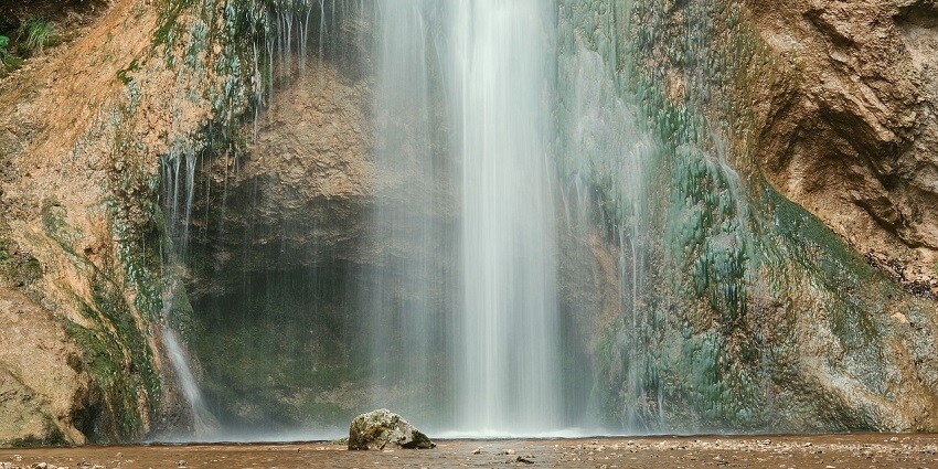 A picture of Bhagirath Waterfalls cascading down cliffs near Mumbai in summer