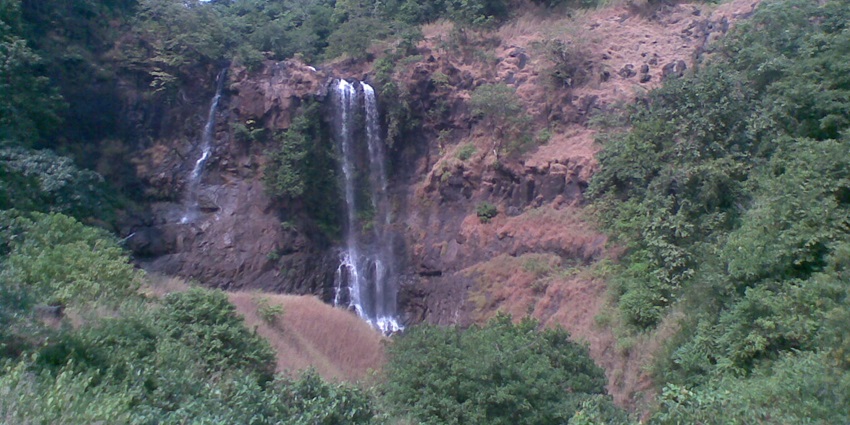 Bhairavkhand Waterfall in Dapoli is a serene spot for picnics and nature photography.