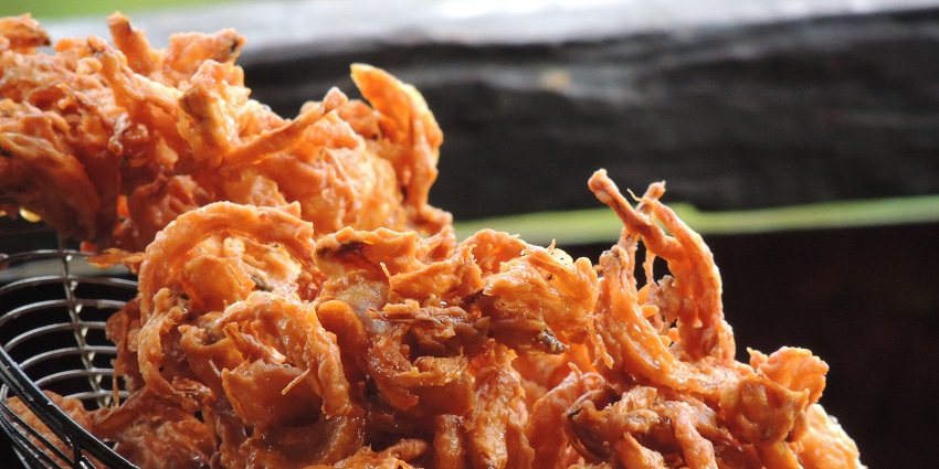 Crispy Bhaji and Chai, a perfect combo among best food in Shirdi