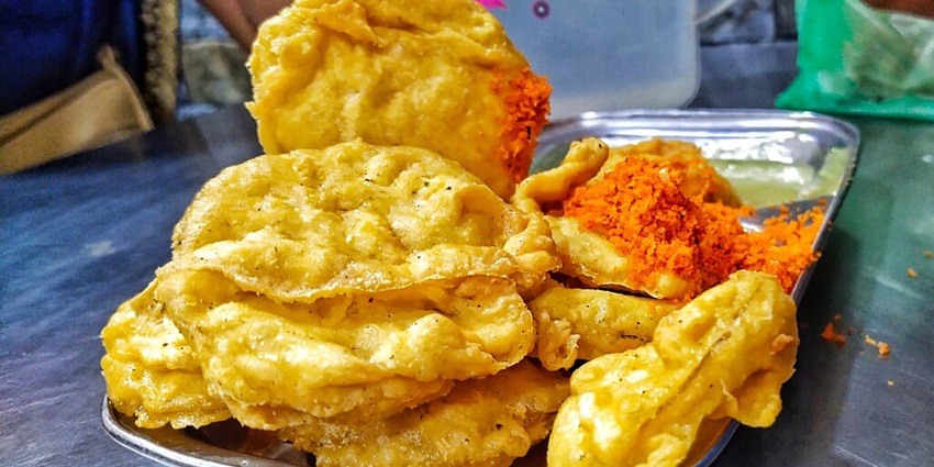 Assorted bhajji platter served fresh at the bus stand.