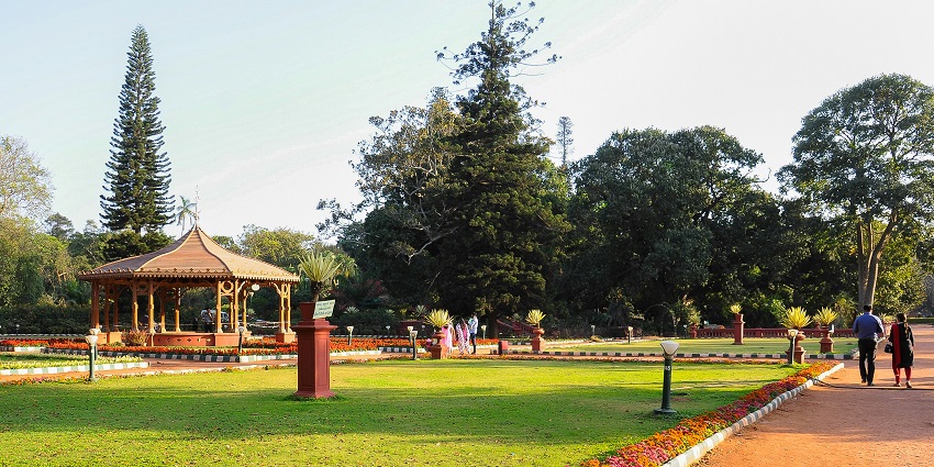 Bhakti Park is one of the major peaceful places to visit near the Pagoda Temple.