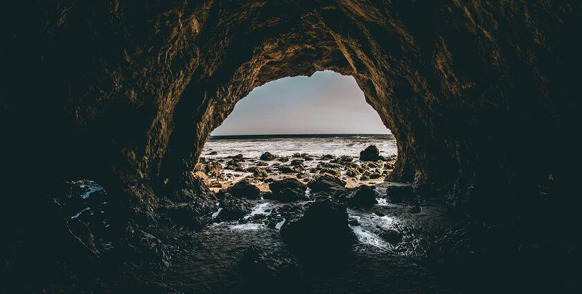 An Image of a huge cave similar to the Bhamchandra Cave in Pune, Maharashtra