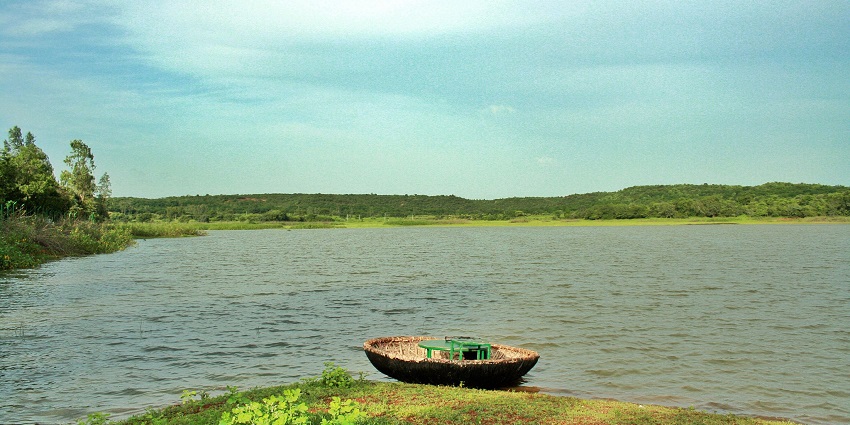 Bhamchandra Sagar Lake features serene waters, and lush greenery, ideal for relaxation.