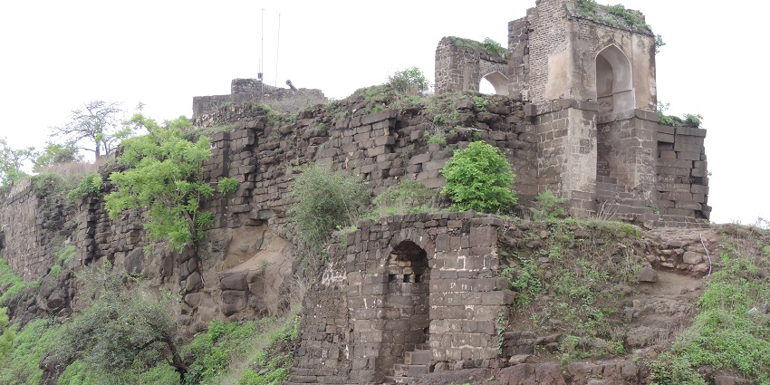 Historic structure, stunning architecture, panoramic views, cultural heritage