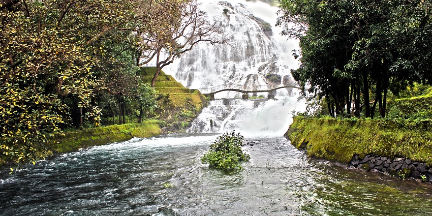 A view of Umbrella Falls at Bhandardara, one of the top offbeat places near Mumbai.