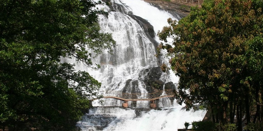 Bhandardara, a serene Western Ghats hill station, boasts lush greenery and stunning waterfalls.