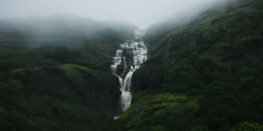 A Waterfall in Bhandardara, a popular hill station in Maharashtra to visit in summer.