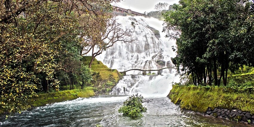 Experience Bhandardara's serene beauty while exploring its vibrant lakes and waterfalls.