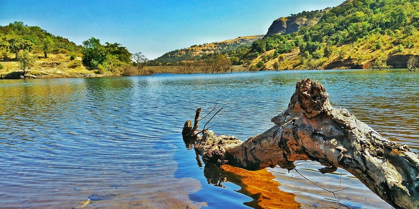 Scenic view of Bhandardara Lake, a famous destination near Ratangad Fort