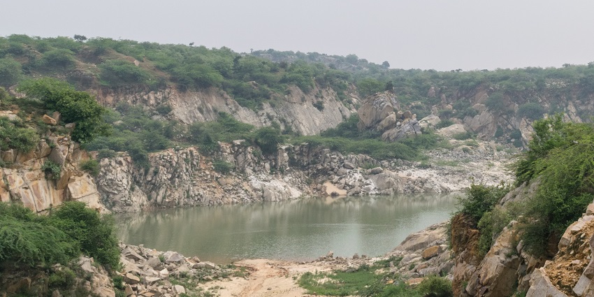 Bhardwaj Lake is an underrated and hidden gem in the mountain ranges of the Aravalli.