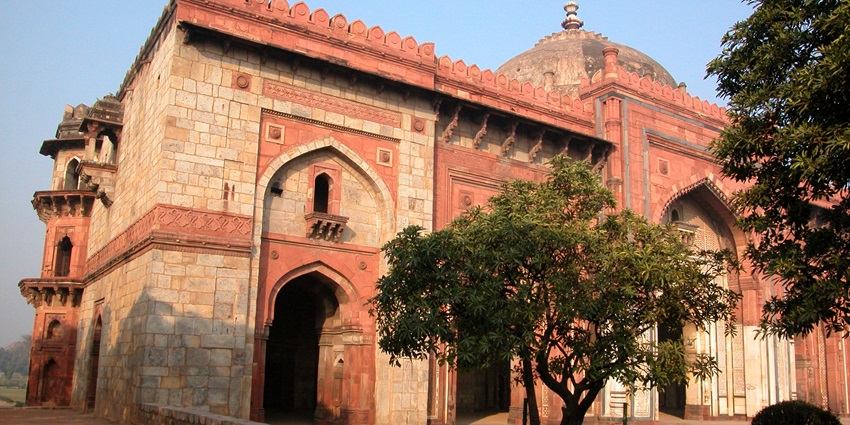A view of ancient Bhatkal Fort ruins surrounded by greenery, showcasing coastal defence history.
