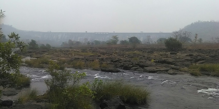 Places to visit in Igatpuri in monsoon feature Bhatsa River Valley with green hills.