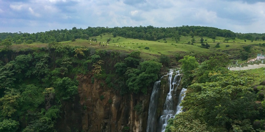 Bhavli Waterfall is one of the best places to visit in Igatpuri in monsoon season.