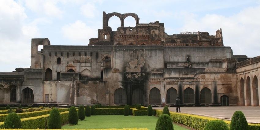 Bhayander Fort isn't just architectural marvels; they represent a rich tapestry of history.